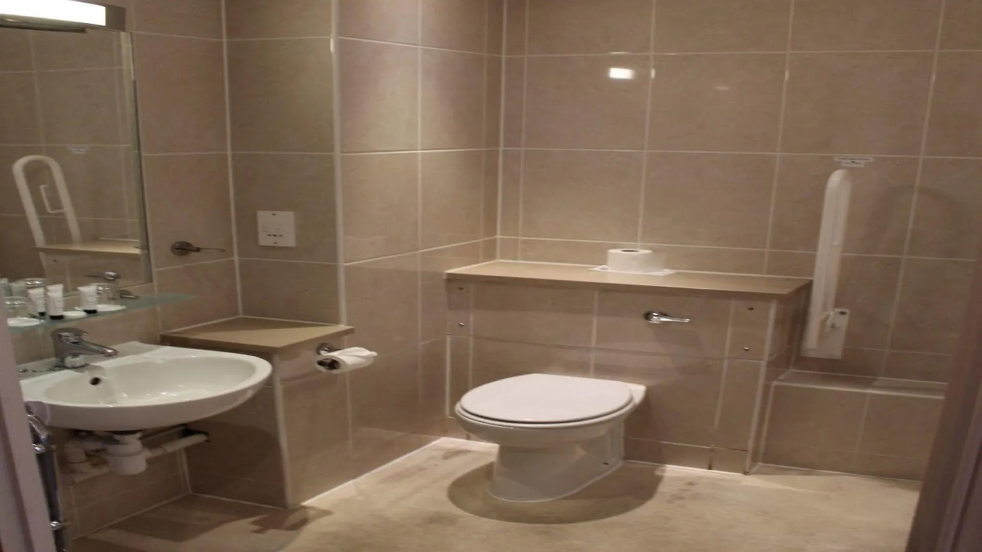 The Park Hotel Теддингтон