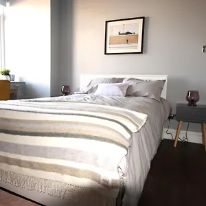 Lovely, Cosy 3 Bedroom Teddington