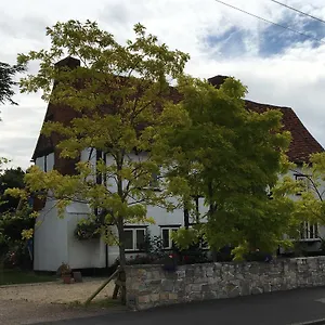 Heathrow Cottages Staines-upon-Thames